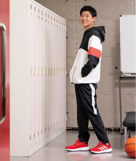 adidas RESPONSE RUNNER U RED モデル着用イメージ