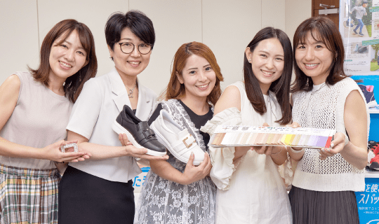 アンバサダーの5人が集合している
