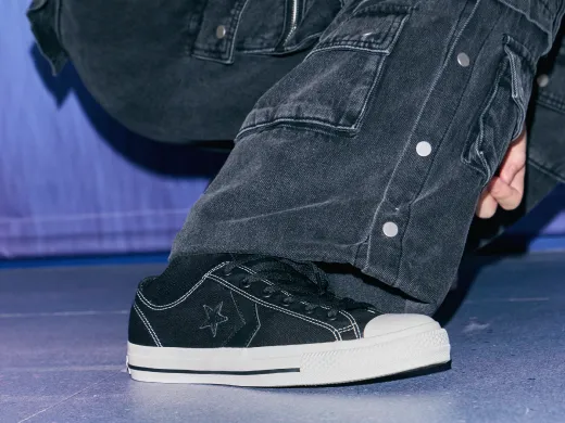 CXP OX BLACK/BLACK 足元にフォーカス