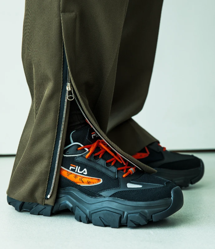 優里コラボスニーカーFILA ブラック/オレンジ シンガーソングライター