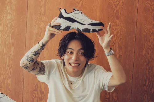 優里　FILA コラボ　スニーカー　ゆーりんち シンガーソングライター優里×FILAのコラボスニーカー、2024年10