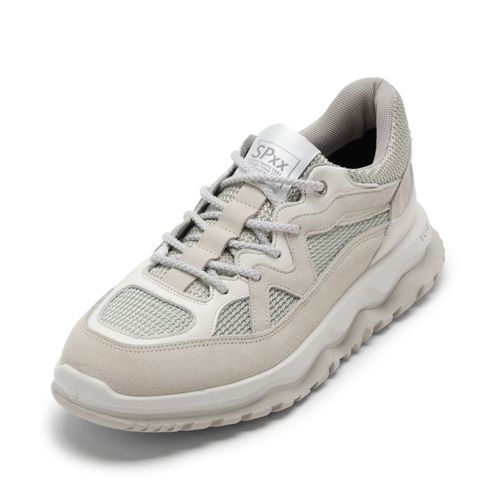 スポーツシューズ