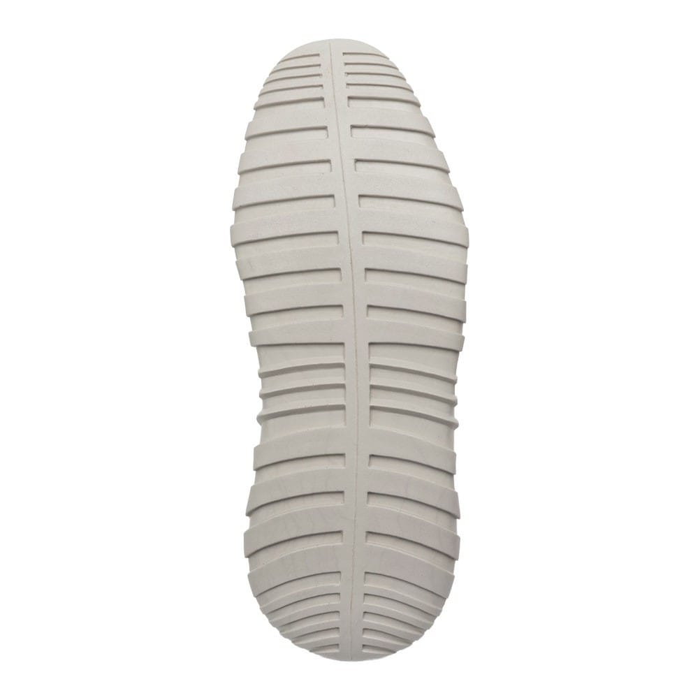 スポーツシューズ