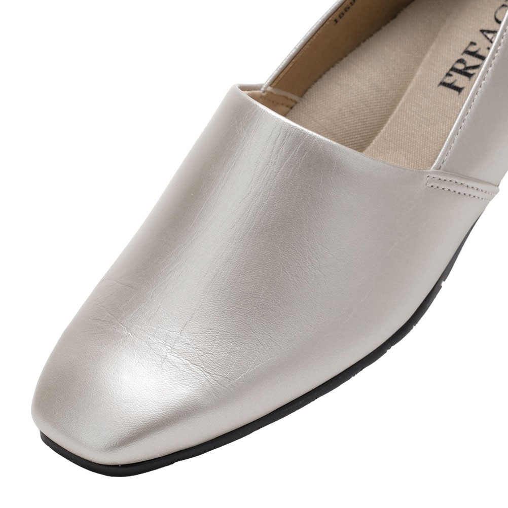 ローヒールパンプス