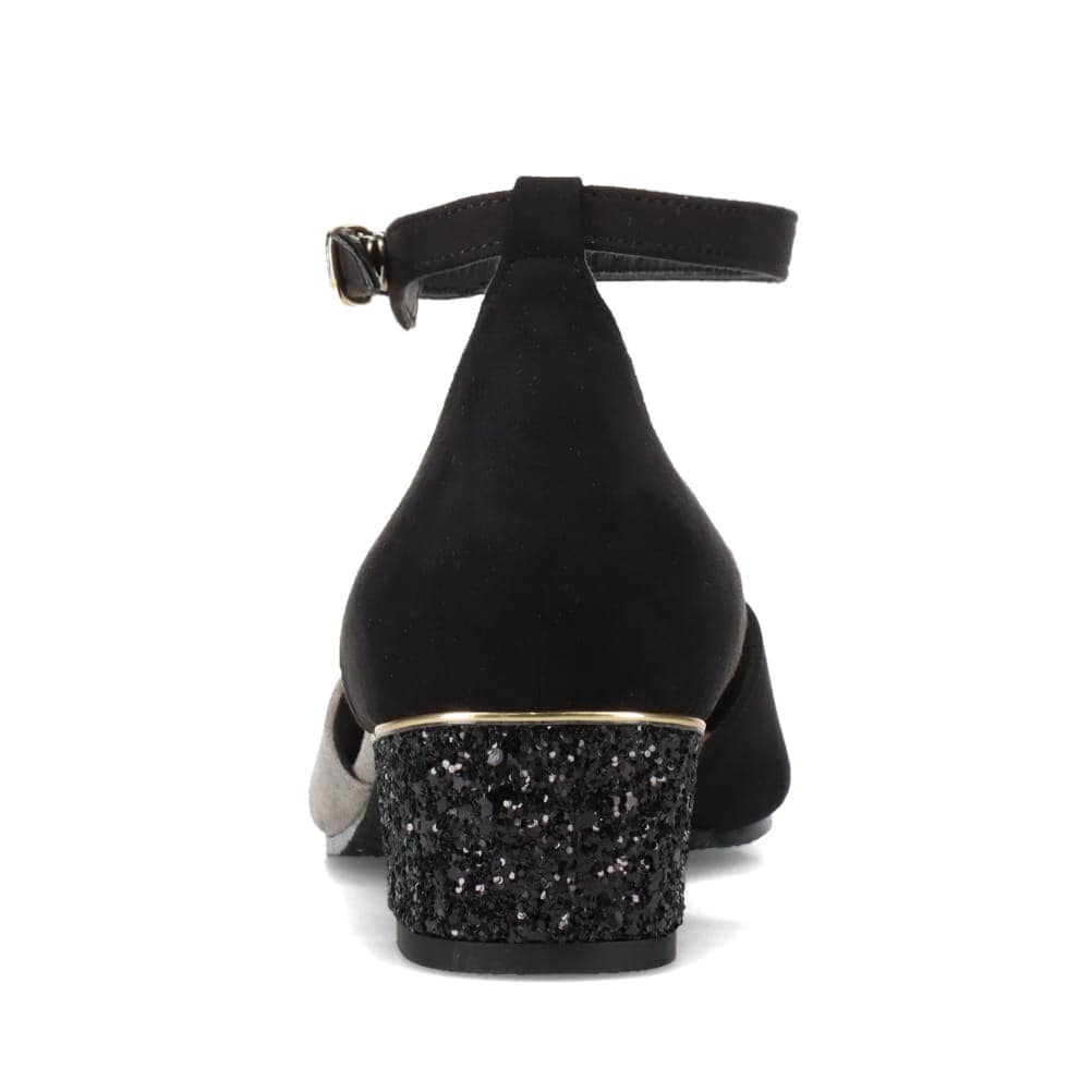 ストラップパンプス