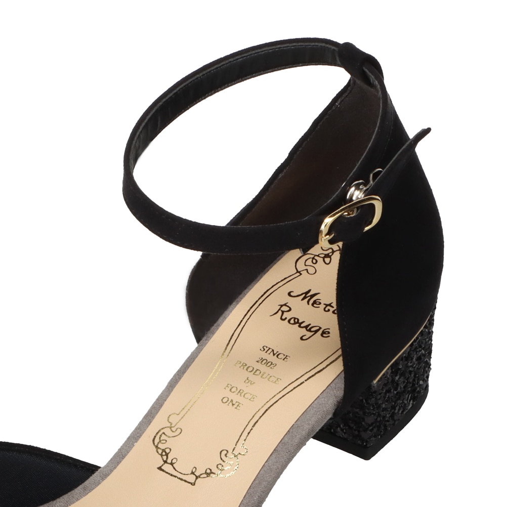 ストラップパンプス