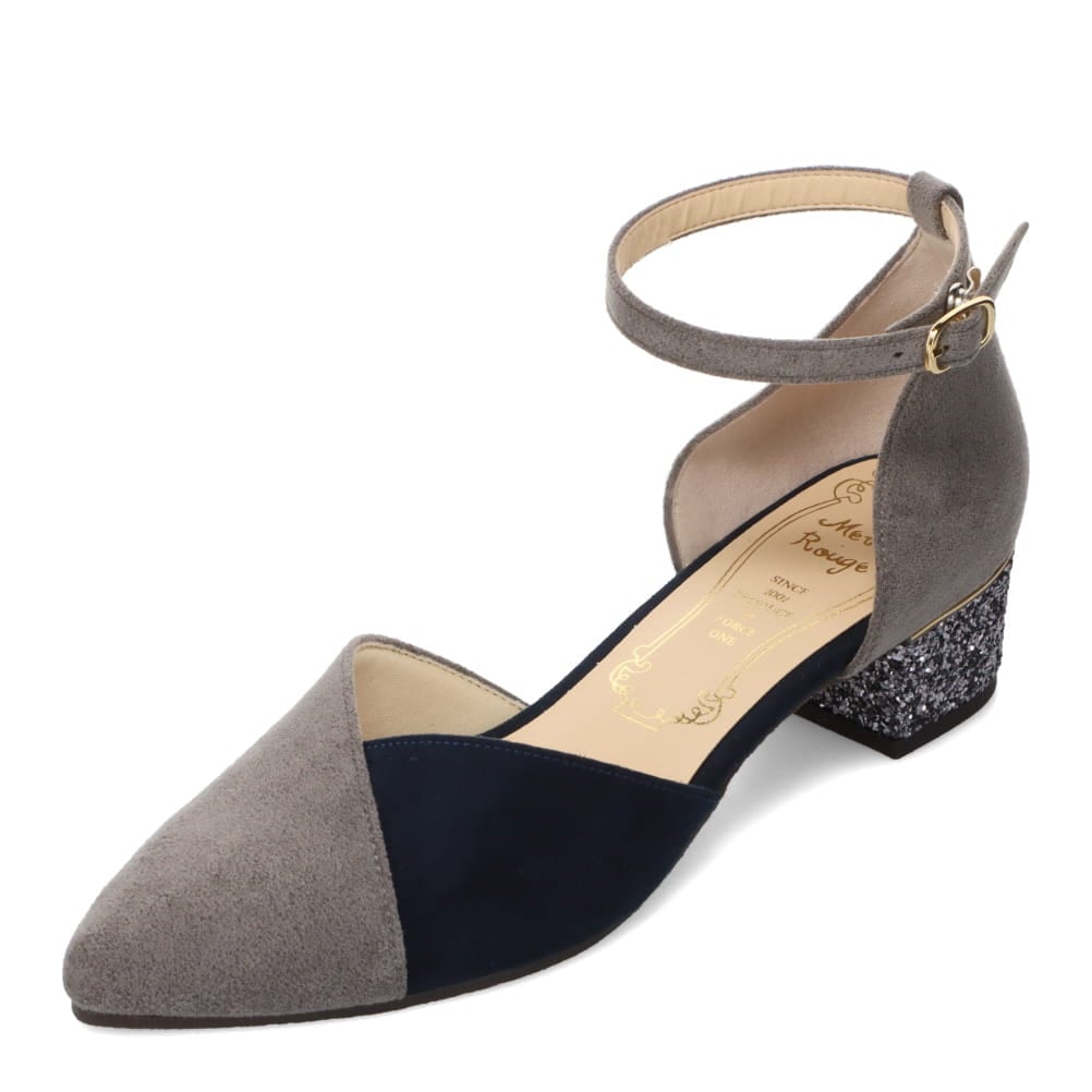 ストラップパンプス