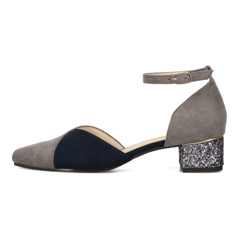 ストラップパンプス