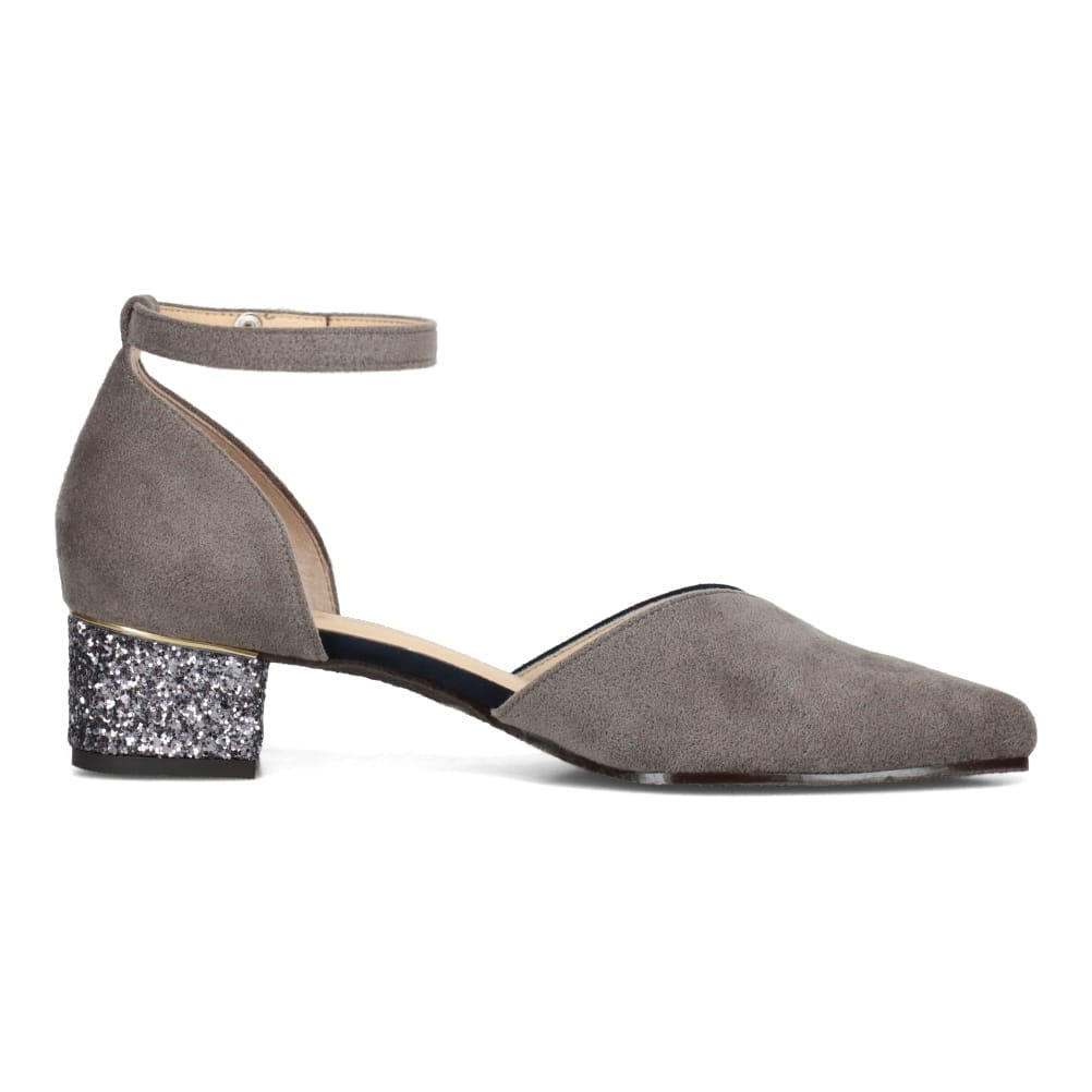 ストラップパンプス