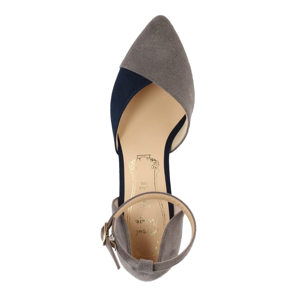 ストラップパンプス