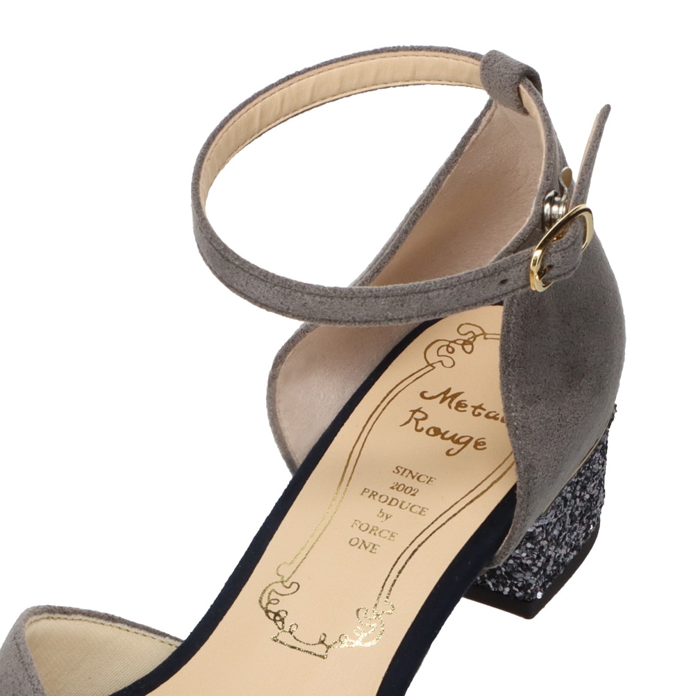 ストラップパンプス