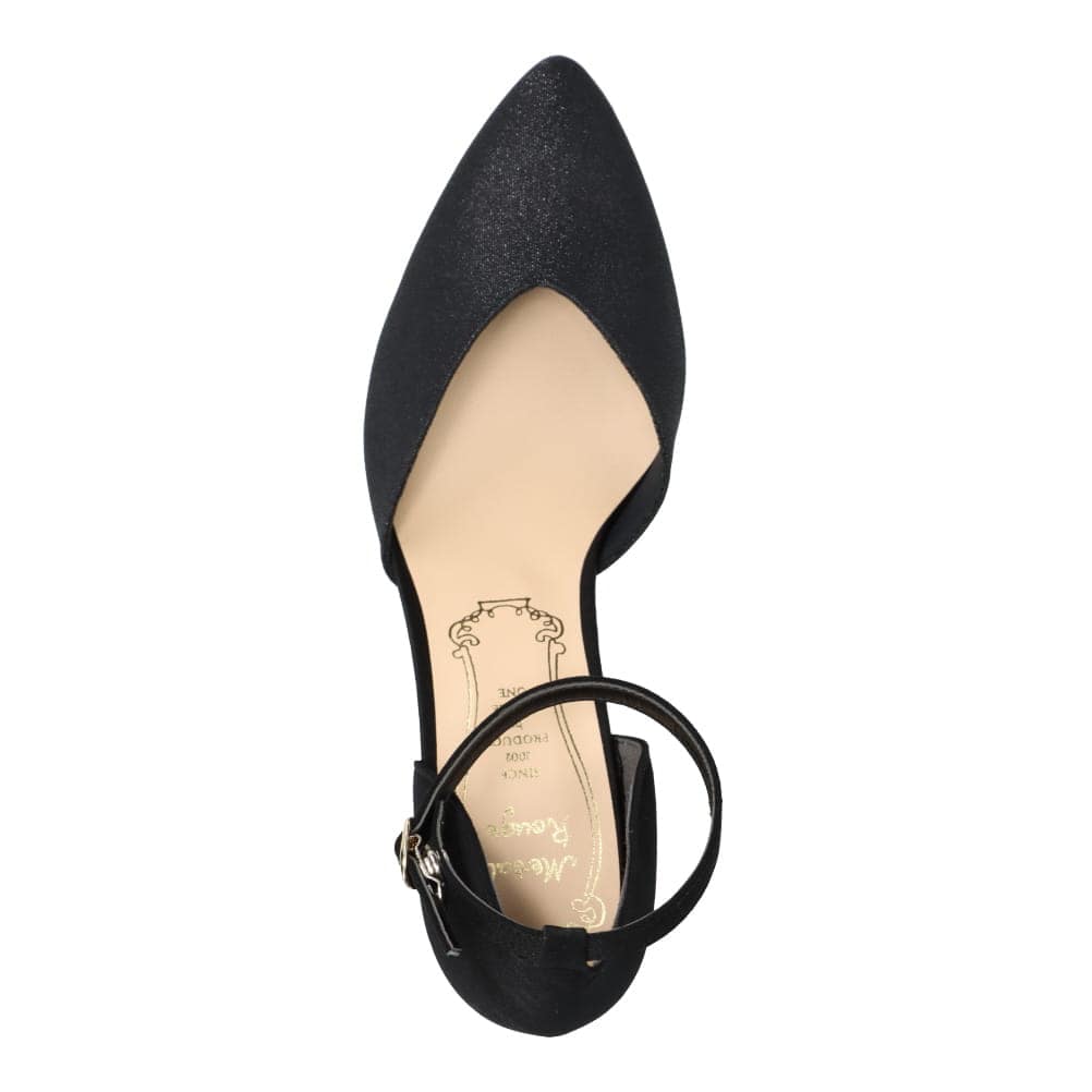 ストラップパンプス