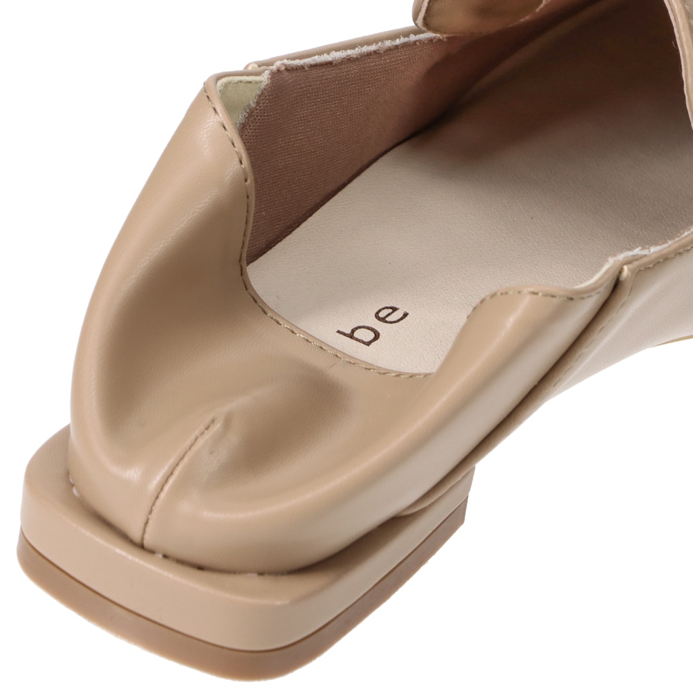 かかとが踏めるバックルモチーフカジュアルシューズ