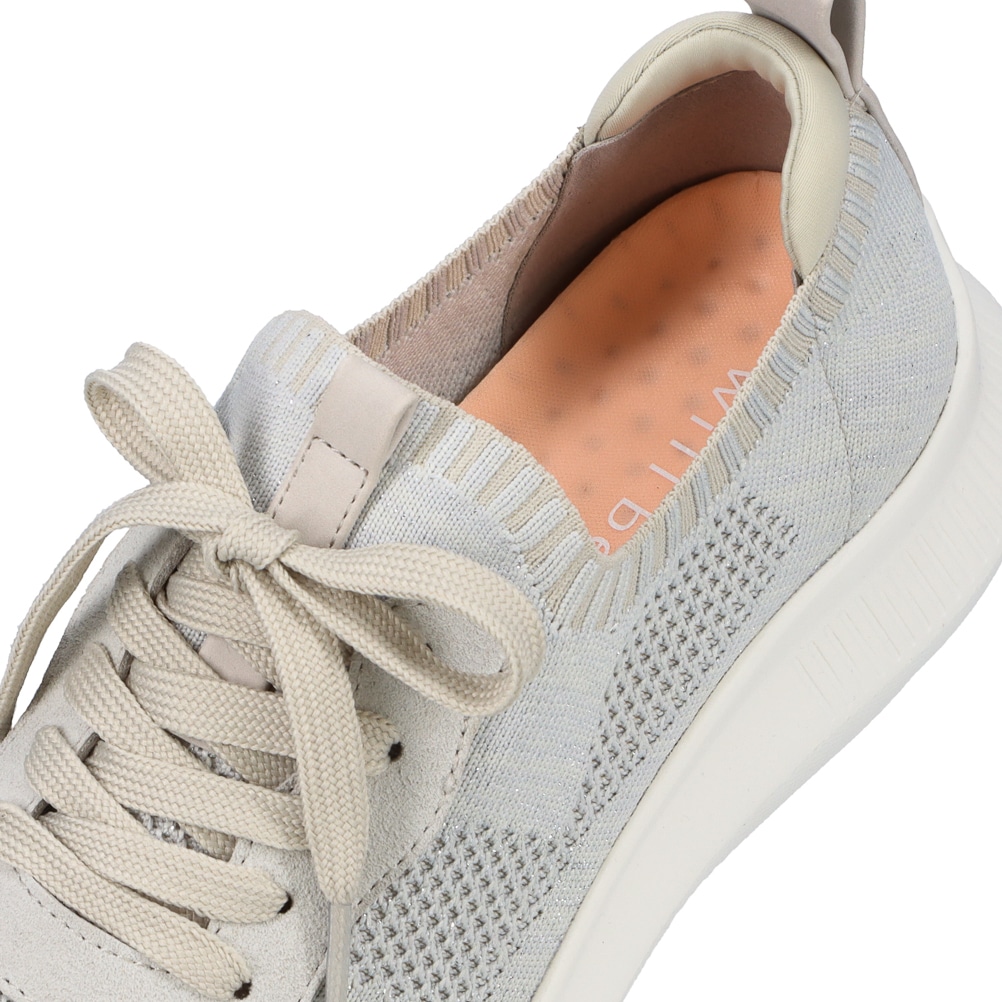 履きやすいニットスニーカー