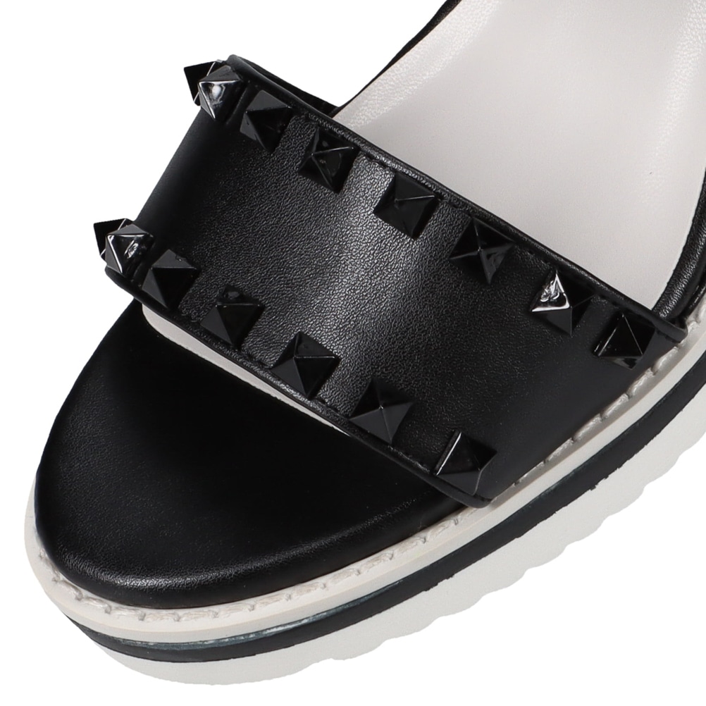 スタッズ厚底スポーティーサンダル