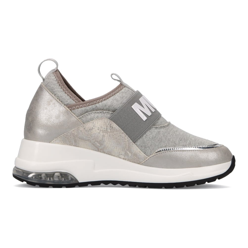 インヒールスリッポンスニーカー