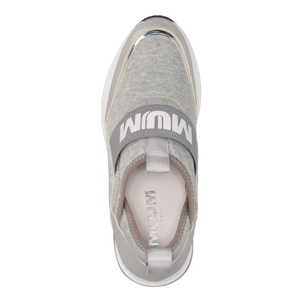 インヒールスリッポンスニーカー