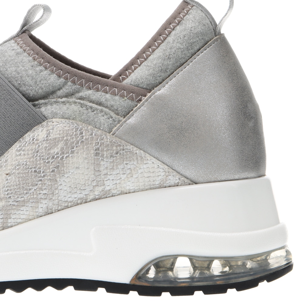 インヒールスリッポンスニーカー