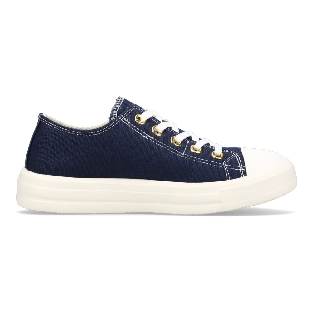 紐なしで履ける2WAYスニーカー