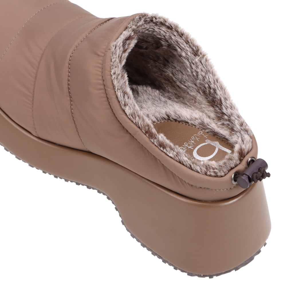 ダウン風サボサンダル