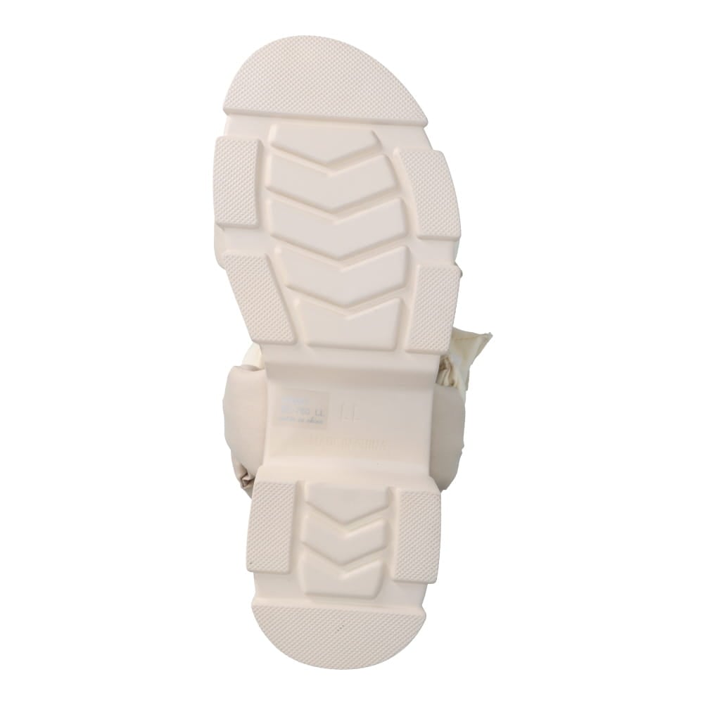 厚底パテッドサンダル