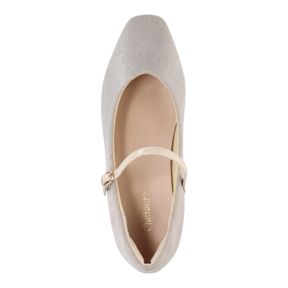 ストラップパンプス