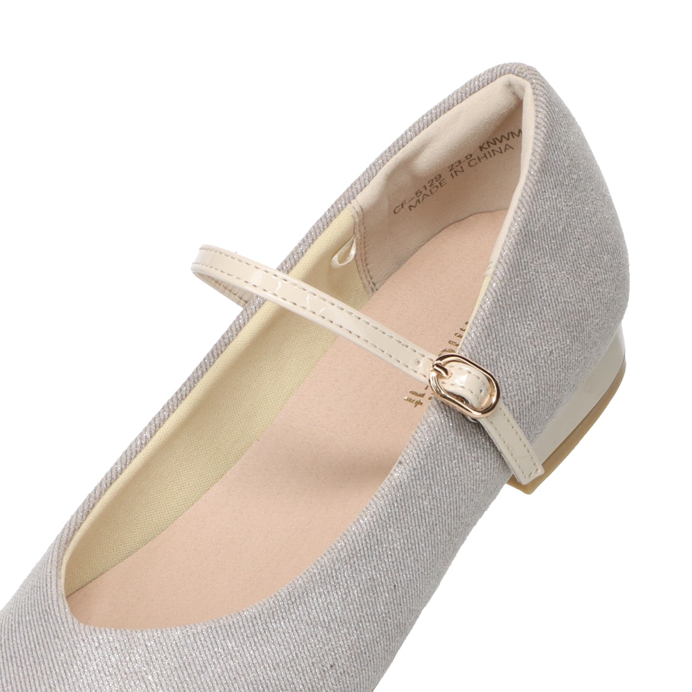 ストラップパンプス