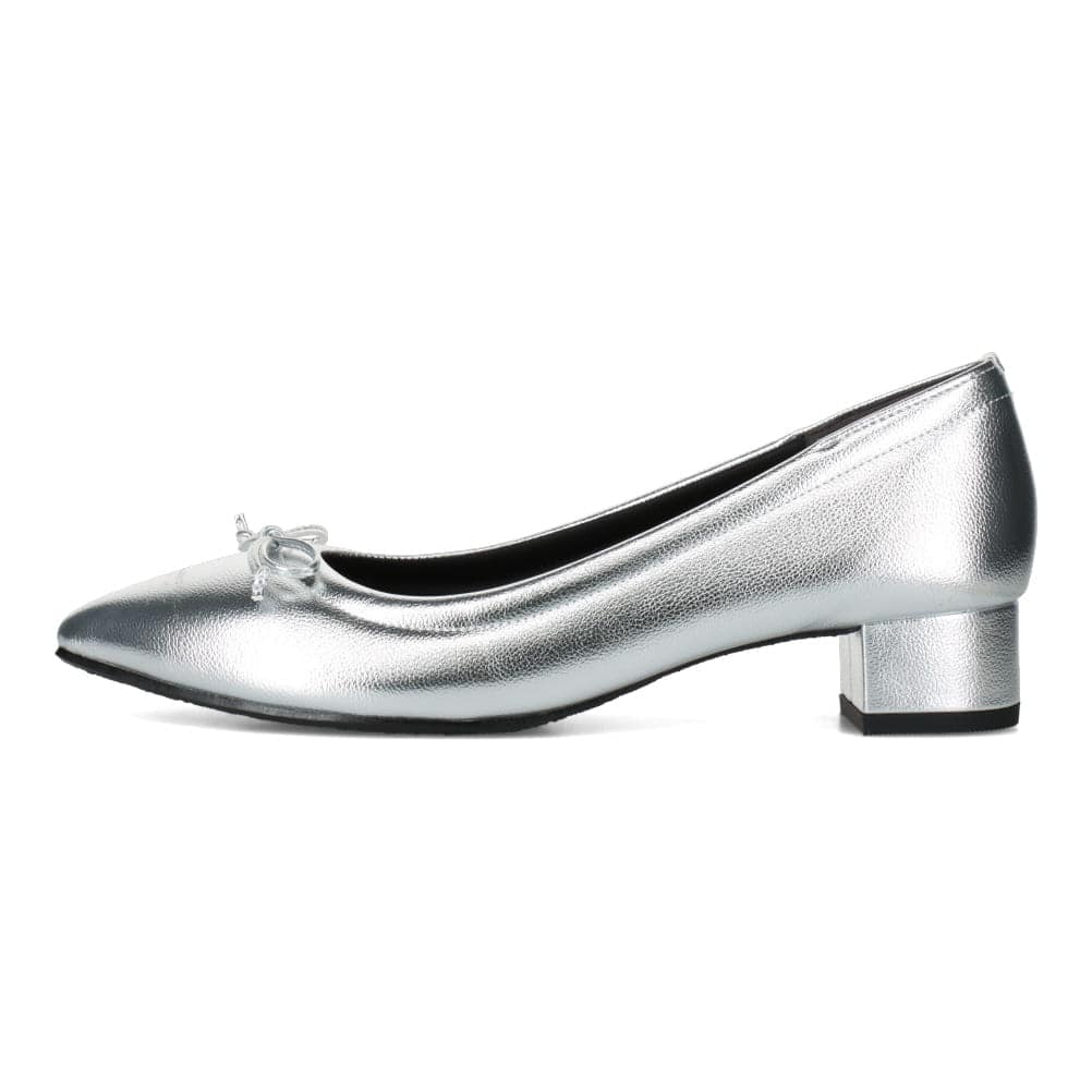 リボン付きパンプス