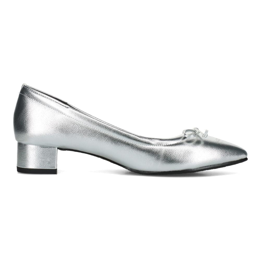 リボン付きパンプス