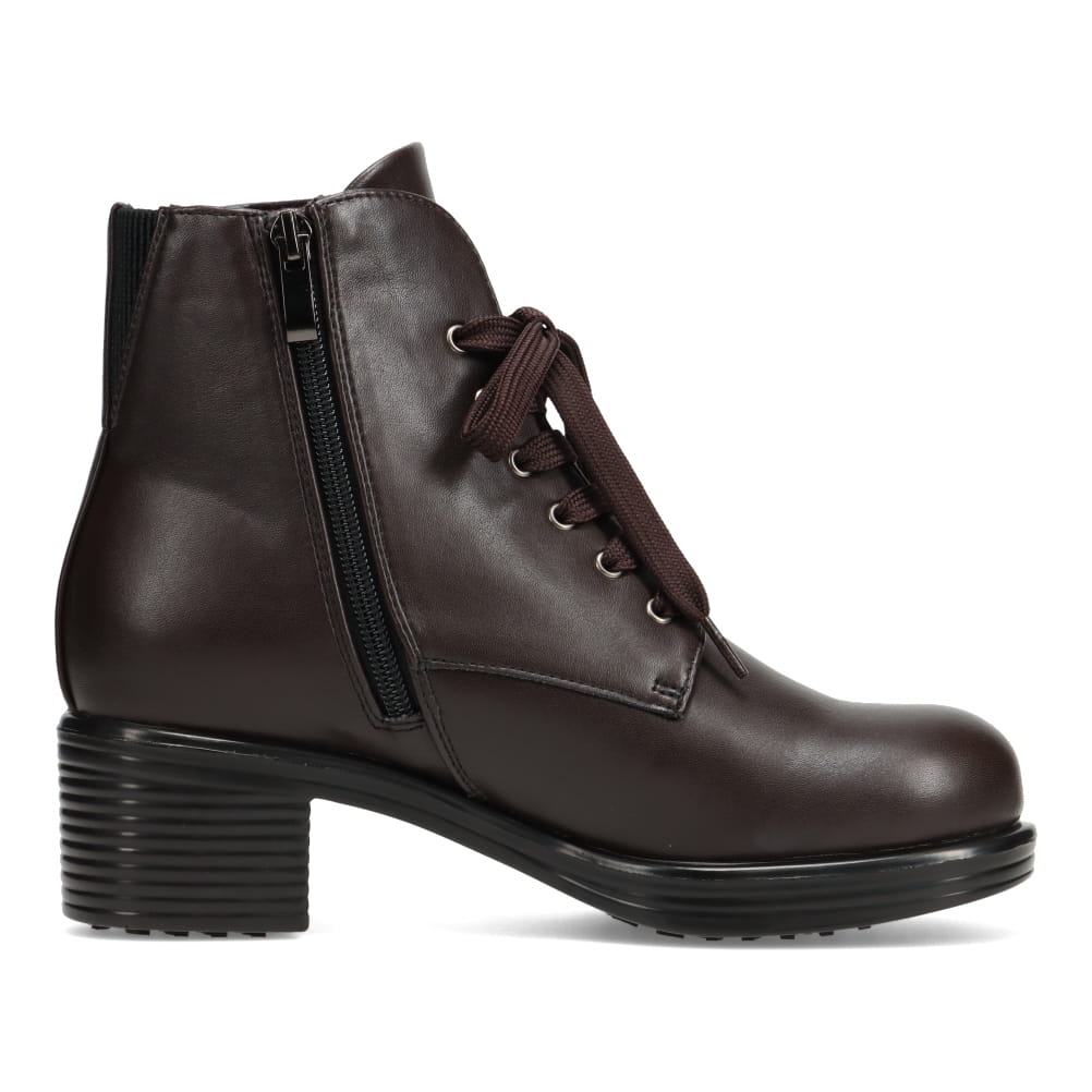 レースアップブーツ