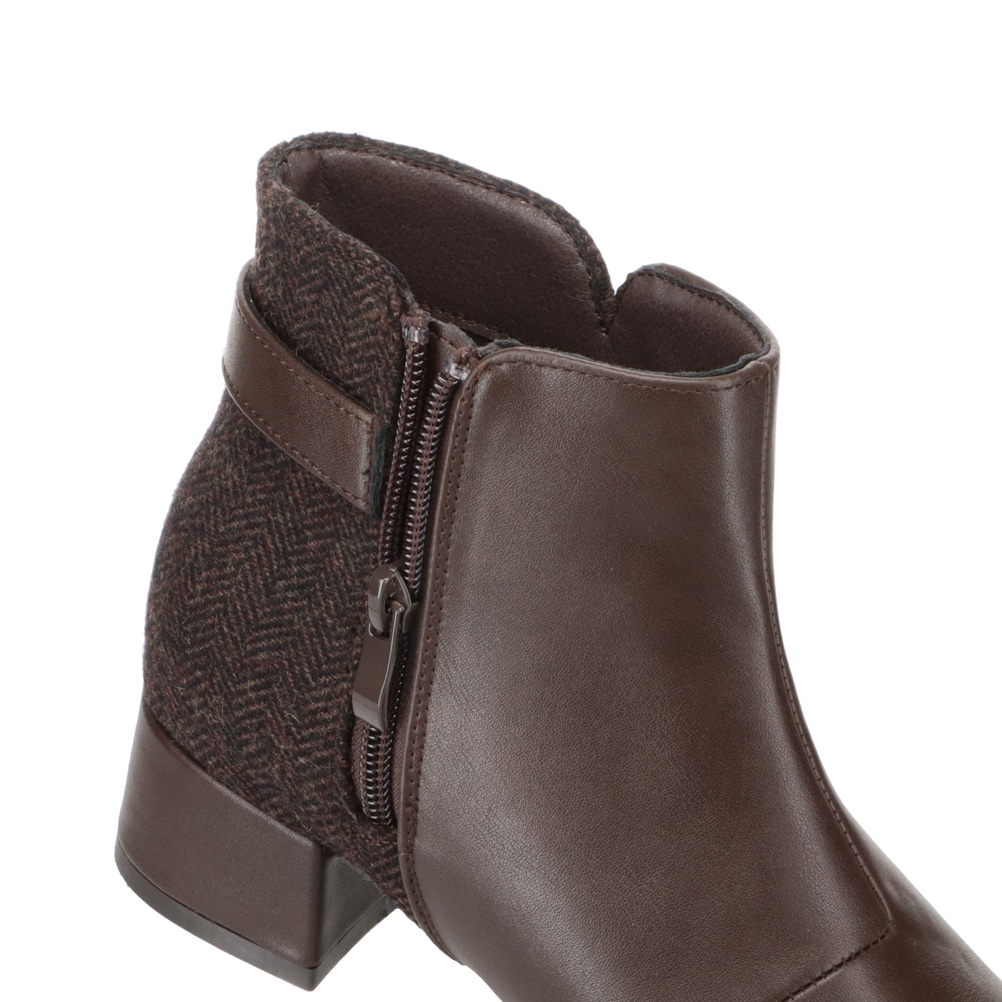 【新品未使用】REGAL ブラウンバックルショートブーツ REGAL新作ブーツで過ごす、冬のスカートスタイルご提案します＊｜REGAL