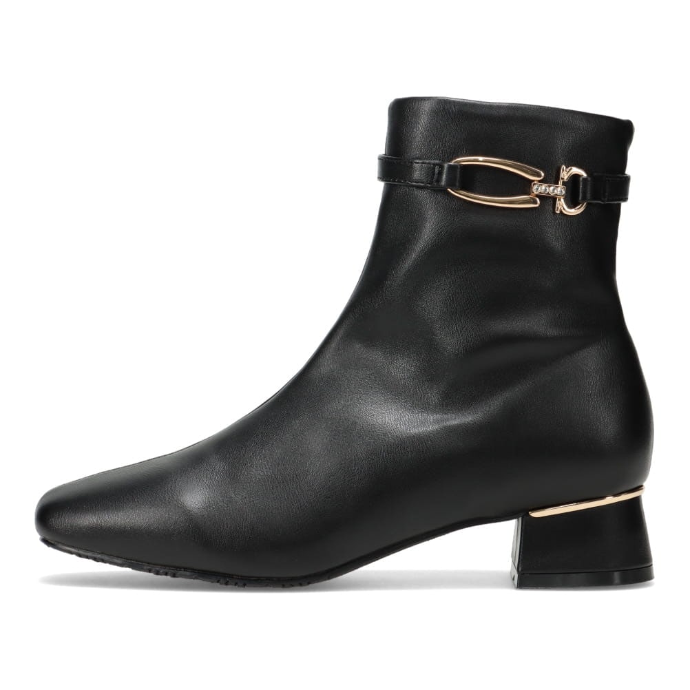 ベルト付きショートブーツ