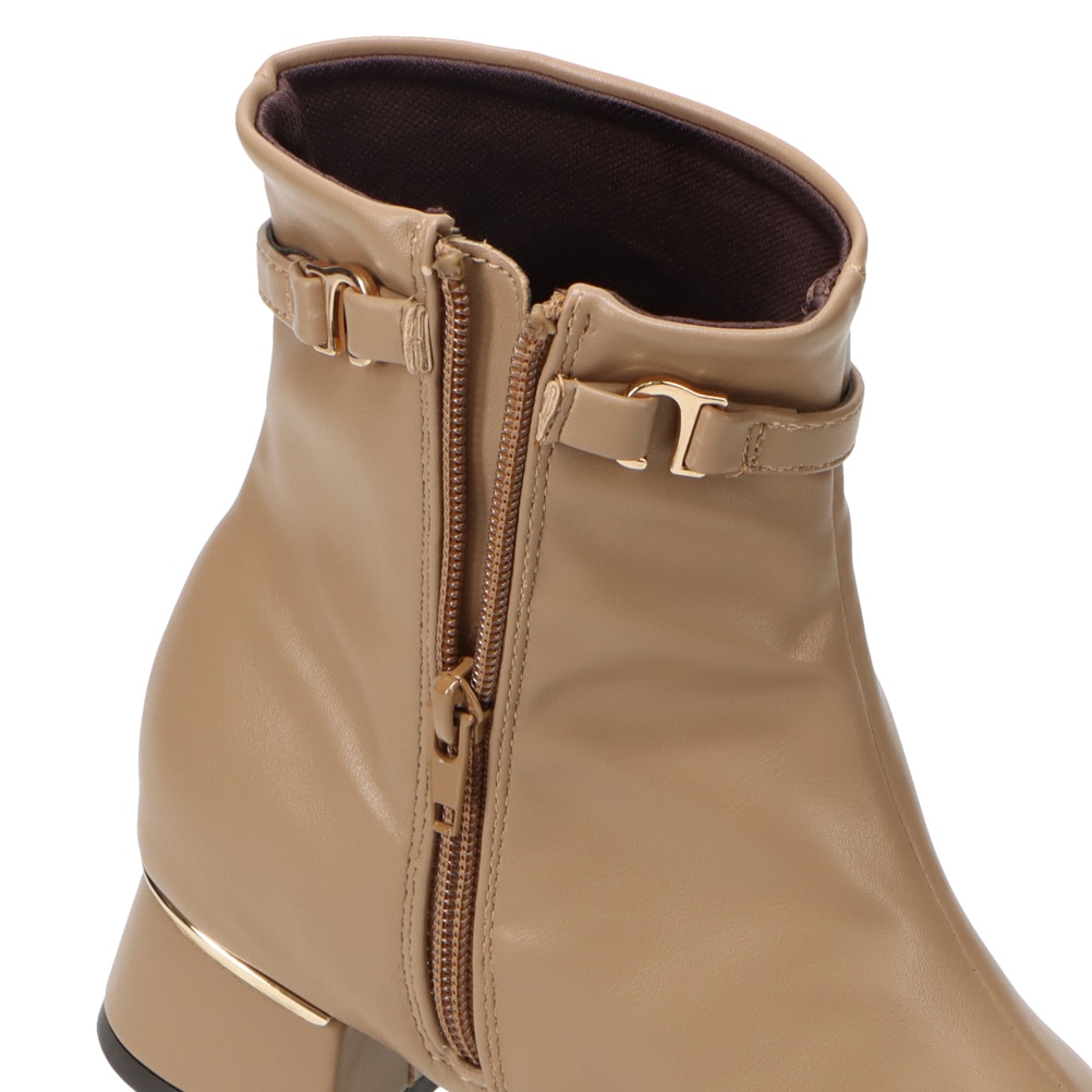 ベルト付きショートブーツ