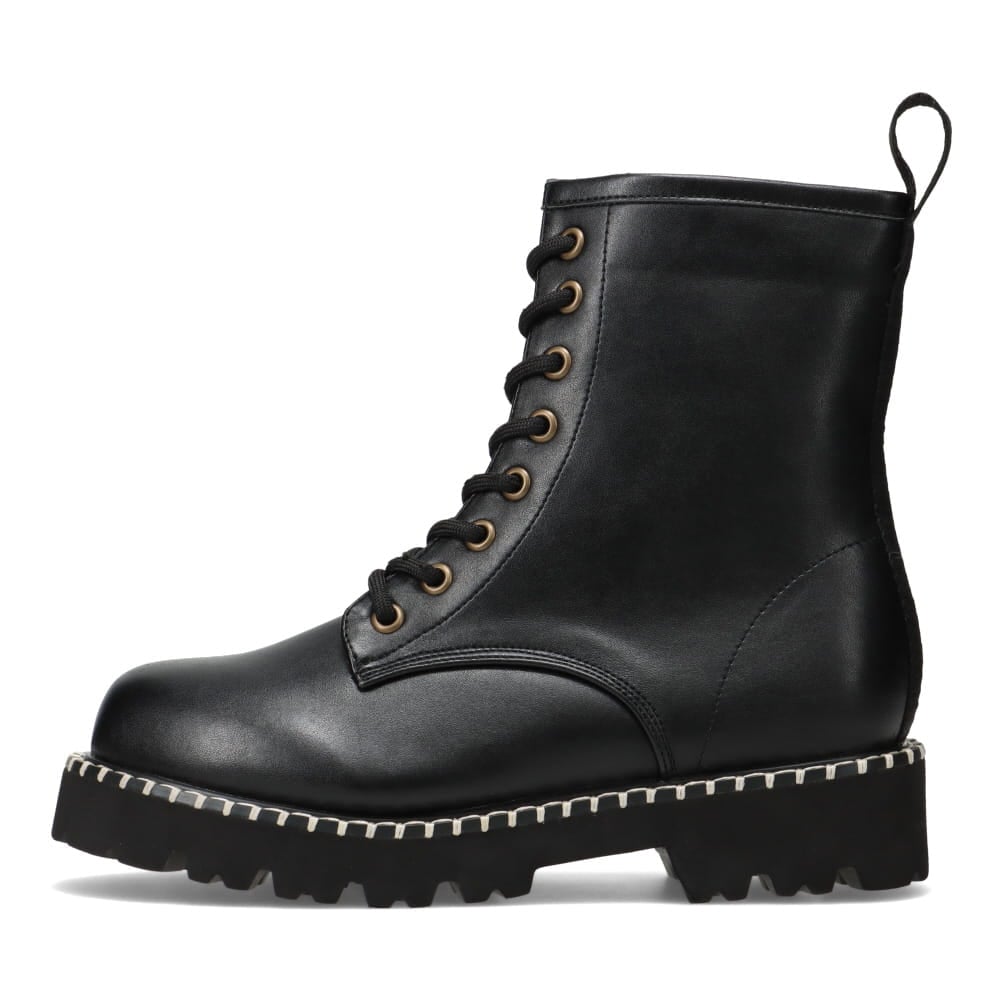 レースアップブーツ