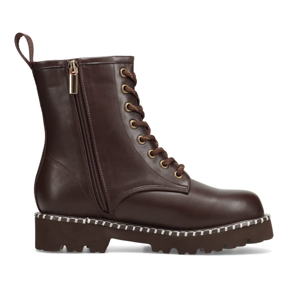 レースアップブーツ