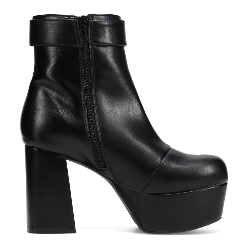 チャンキーヒールブーツ