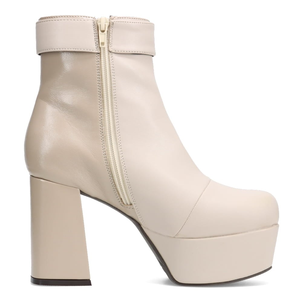 チャンキーヒールブーツ