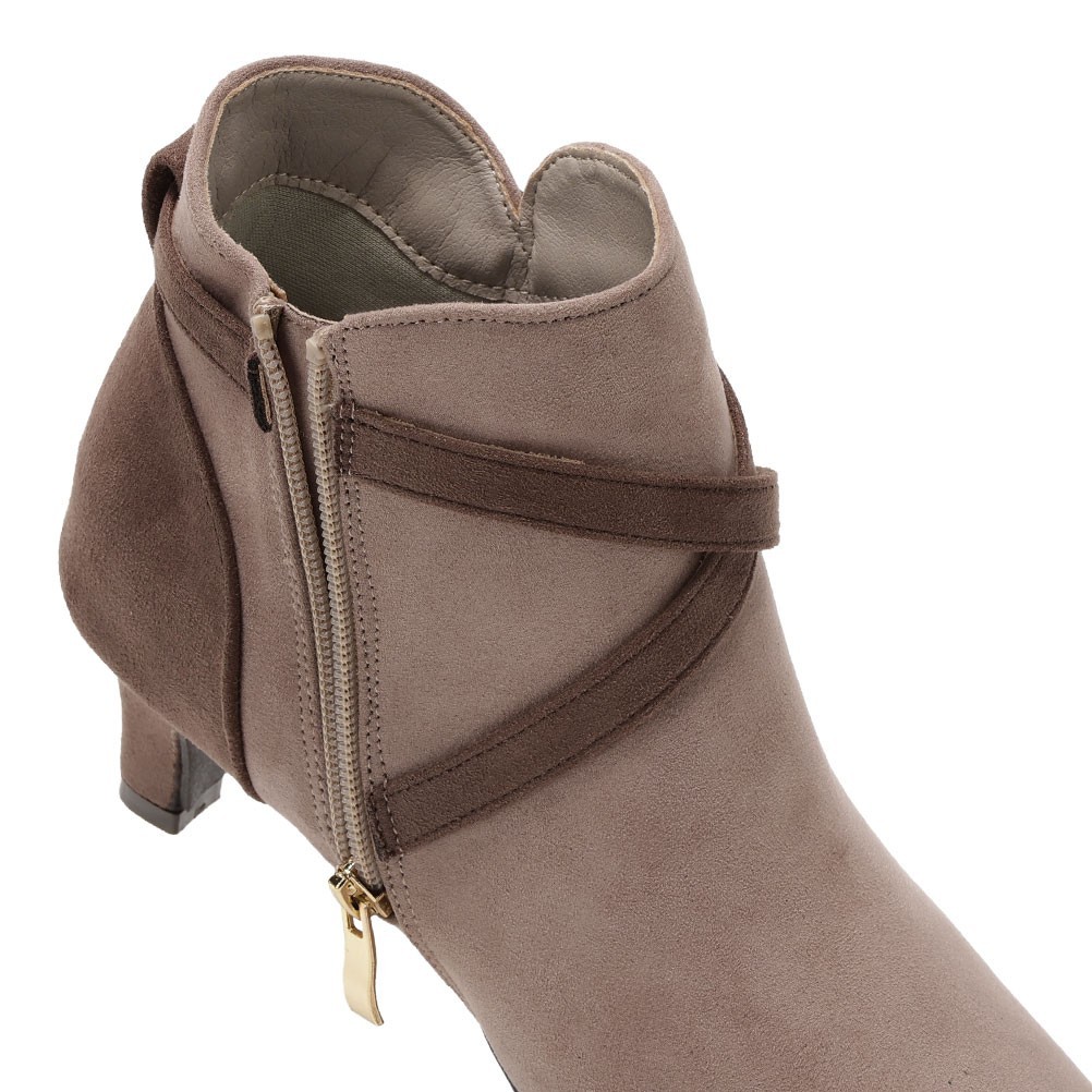 クロスベルトショートブーツ