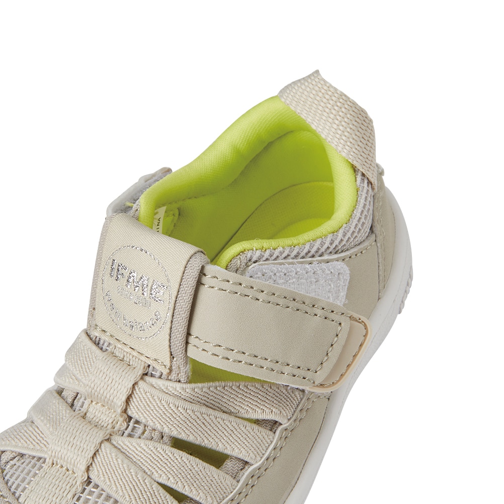 ウォーターシューズ