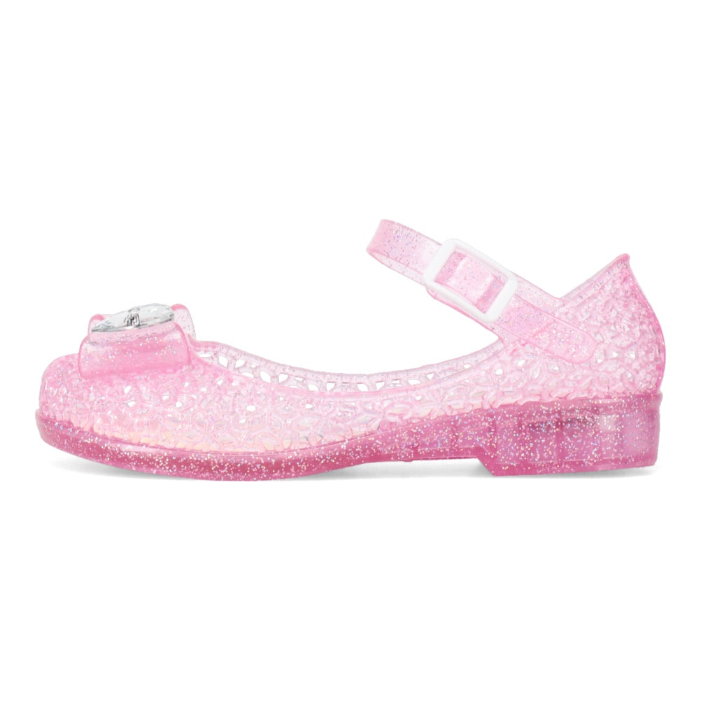 光るクリアパンプス