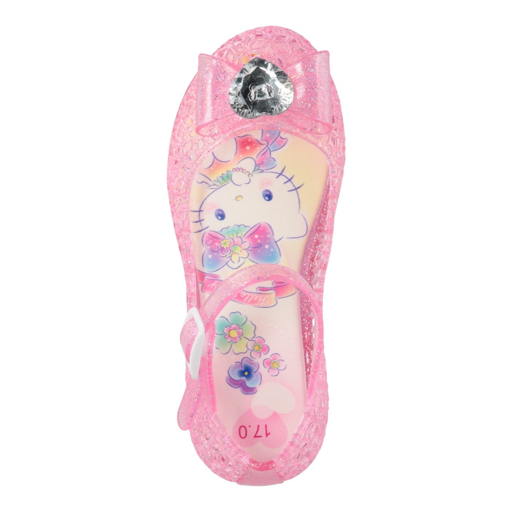 光るクリアパンプス