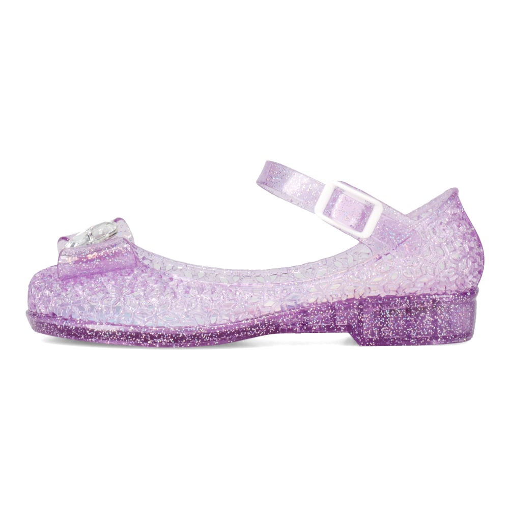 光るクリアパンプス