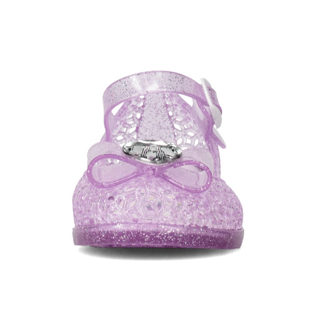 光るクリアパンプス