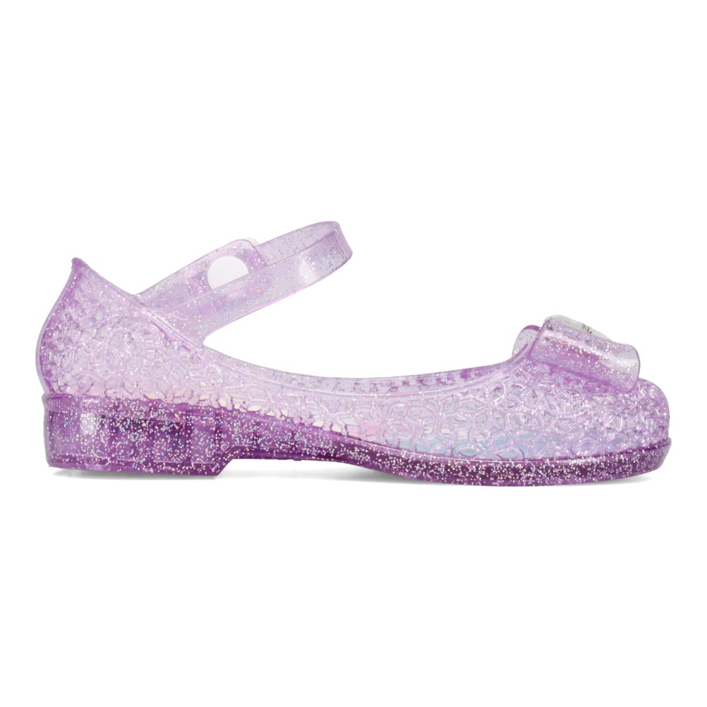 光るクリアパンプス