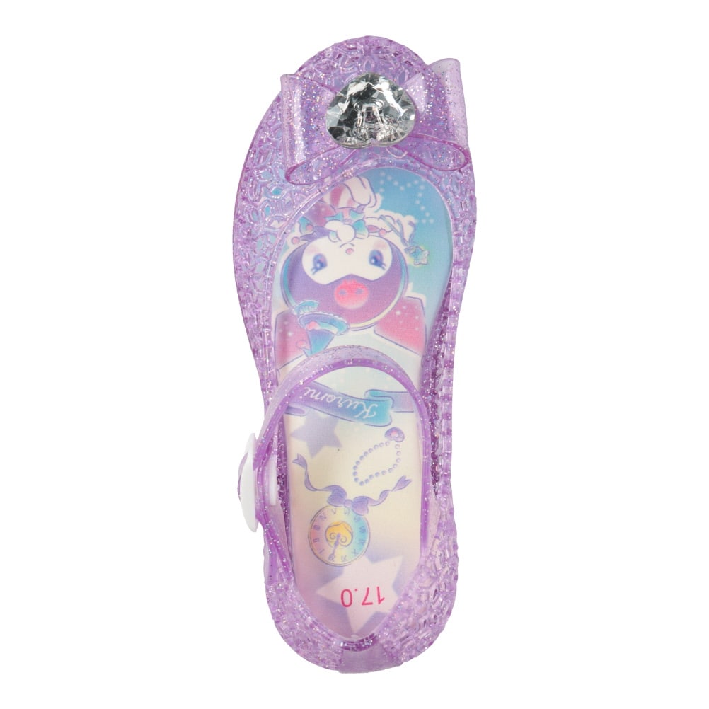 光るクリアパンプス