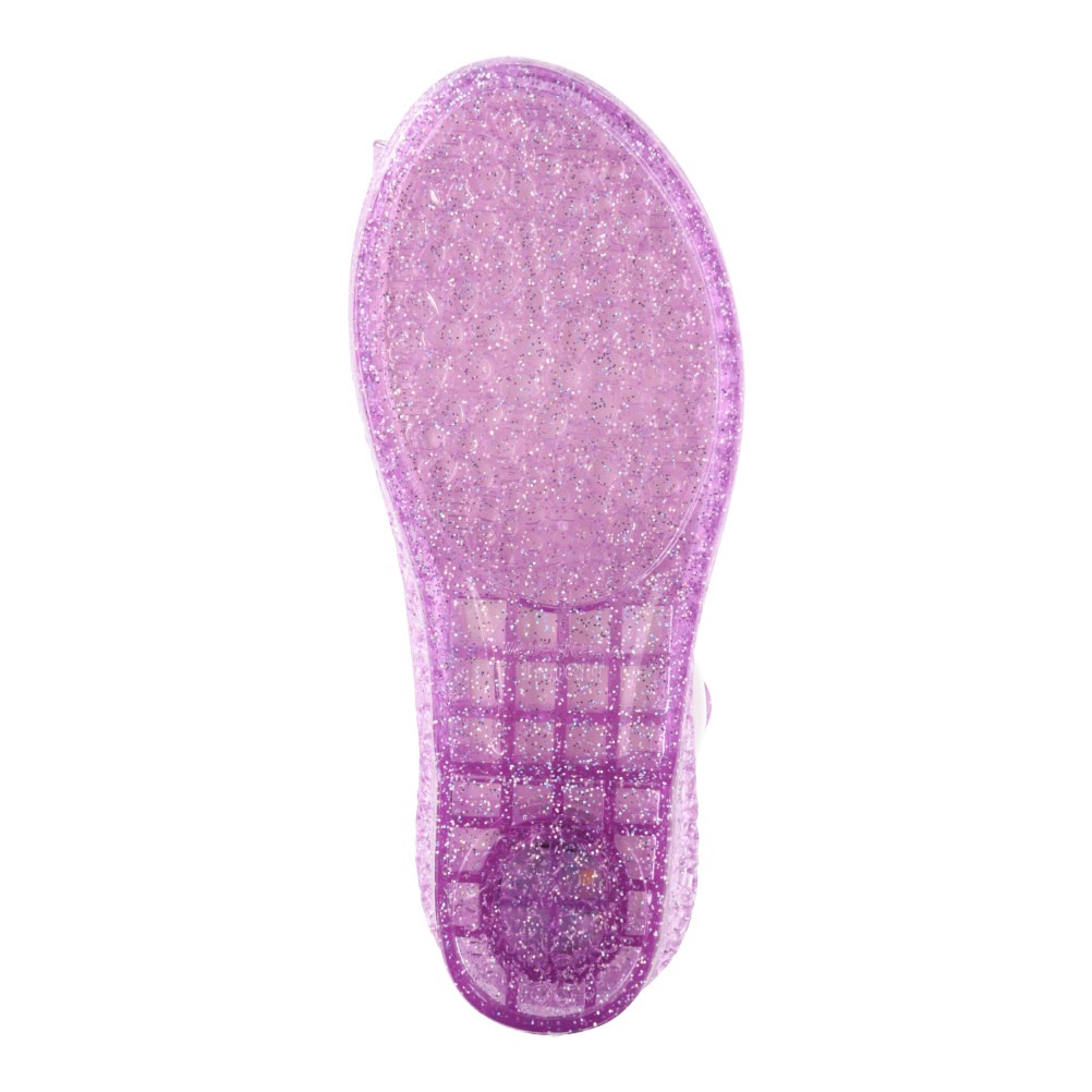 光るクリアパンプス