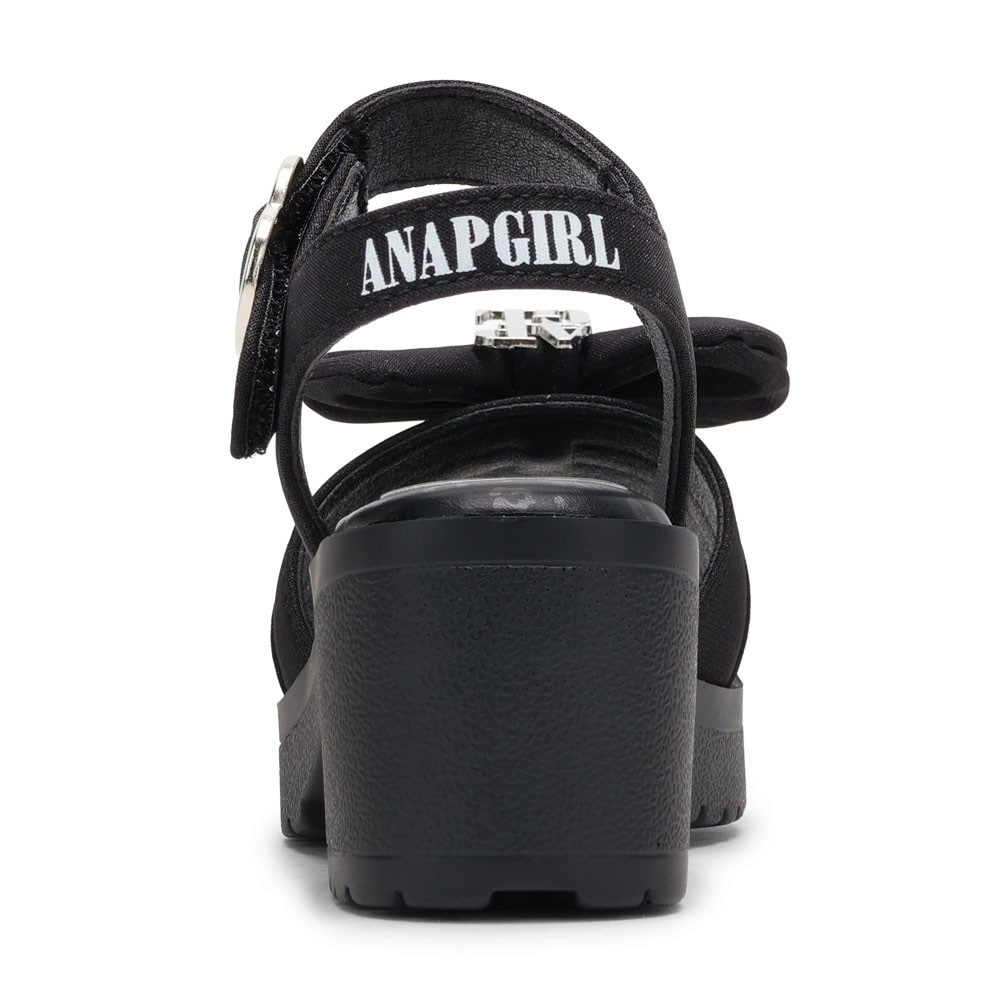 ストラップサンダル