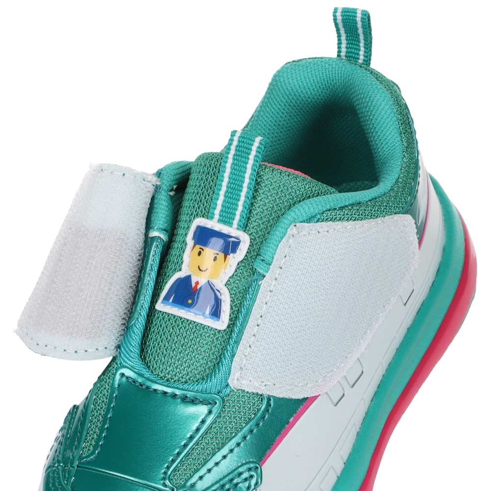 光るキャラクタースニーカー