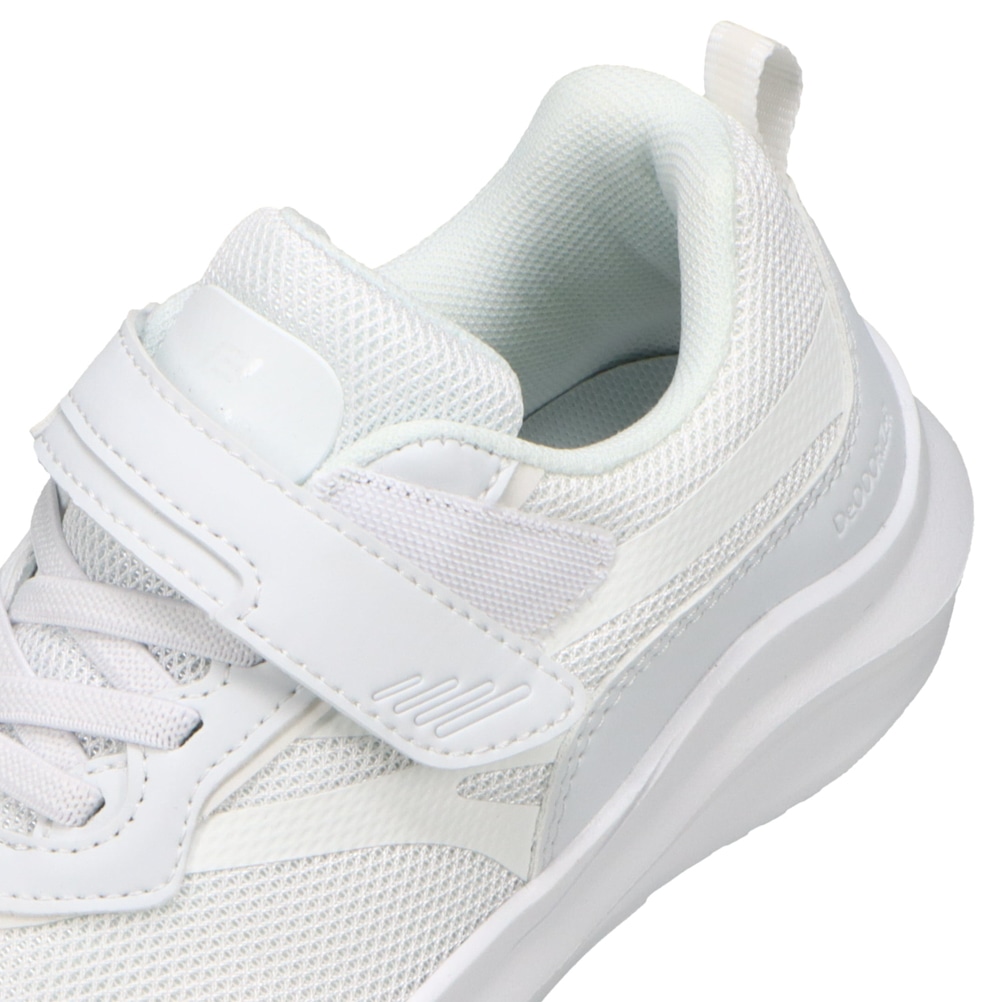 軽量消臭スニーカー