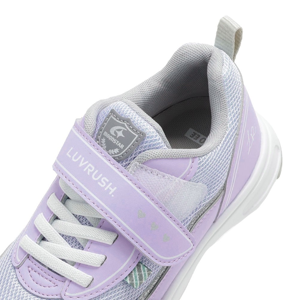 スポーツスニーカー